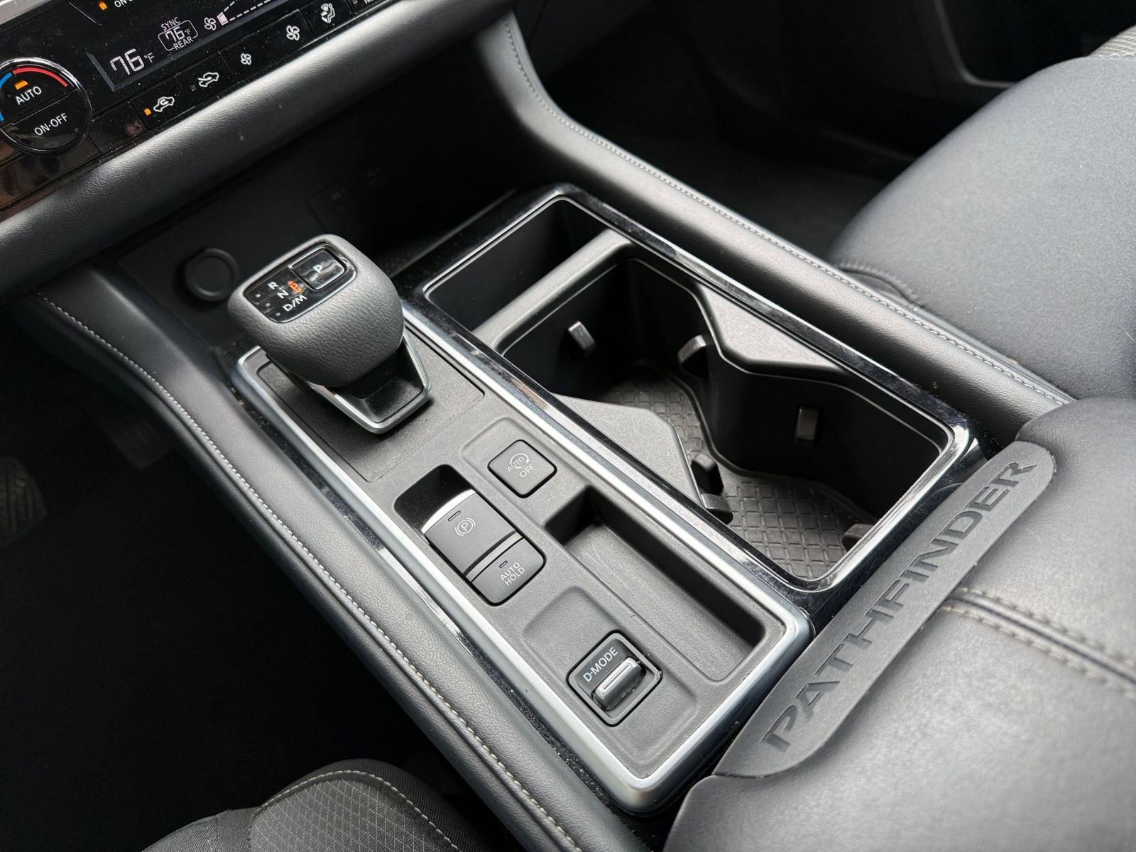 Used 2025 Nissan Pathfinder SV FWD image 43