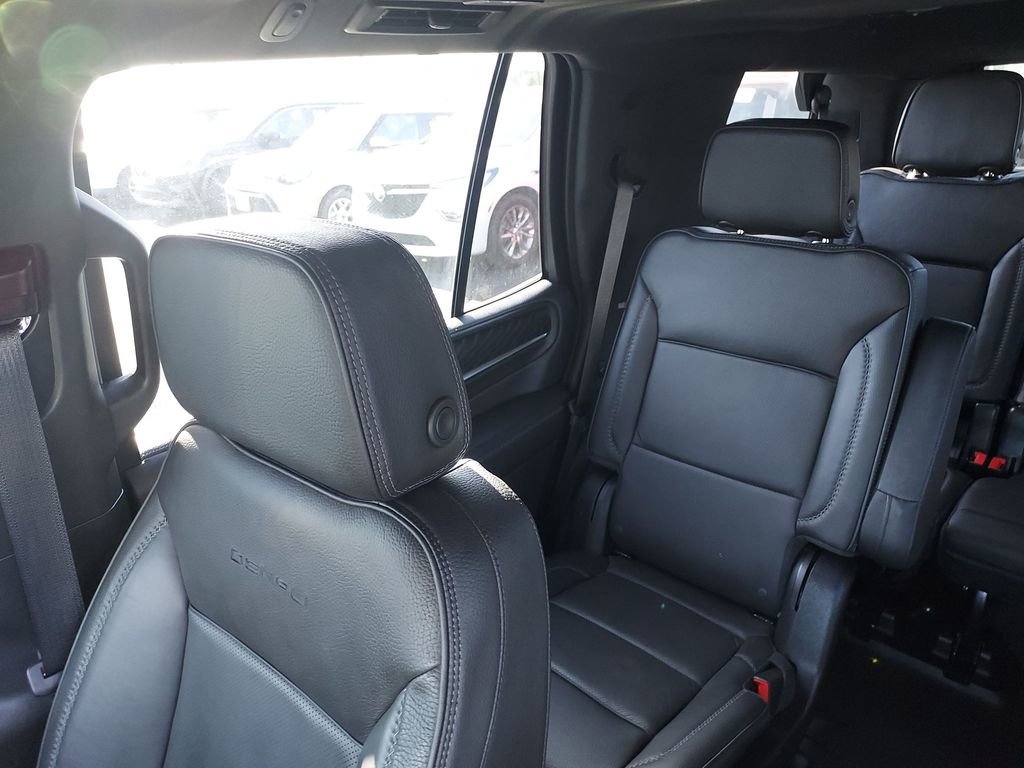 Used 2023 GMC Yukon Denali image 12