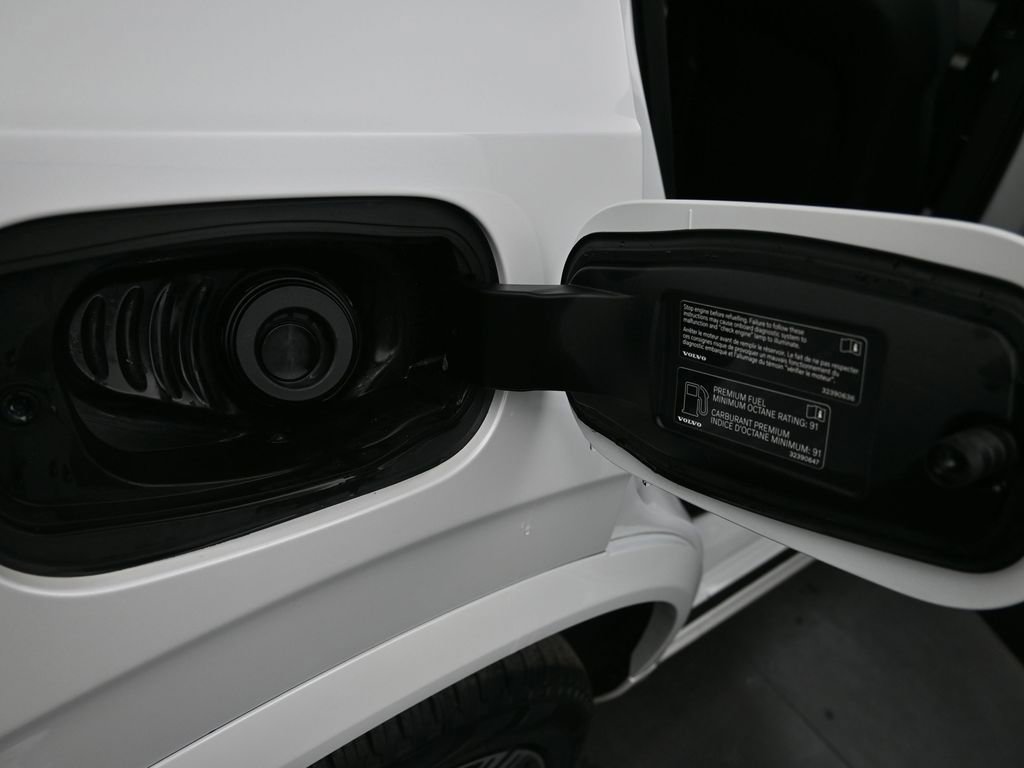 Certified 2025 Volvo XC90 B6 Ultra w/ Protection Package image 18