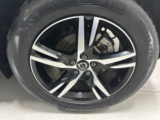 Used 2025 Volvo XC40 B5 Core AWD/4WD image 4