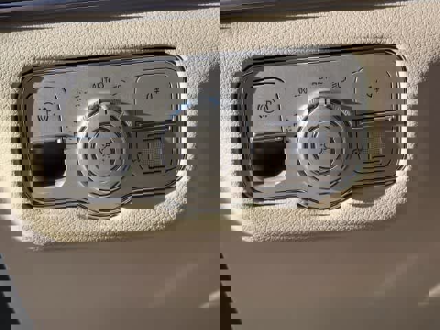 Used 2020 Mercedes-Benz GLE 350 4MATIC w/ Premium Package image 17