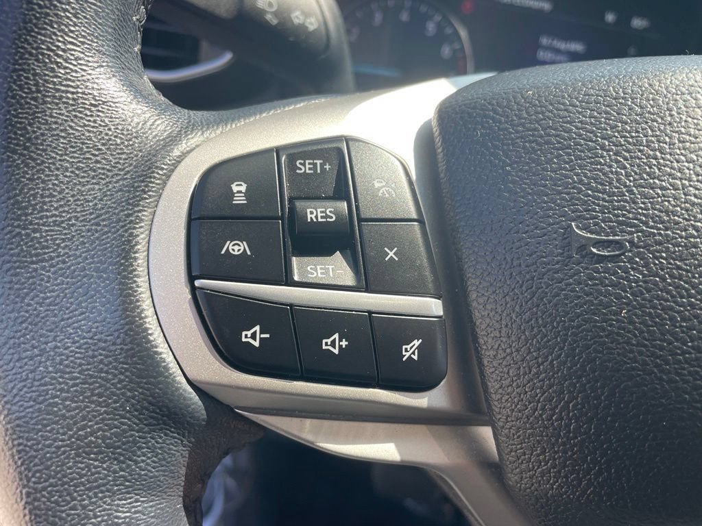 Used 2022 Ford Explorer XLT w/ Equipment Group 202A AWD/4WD image 33