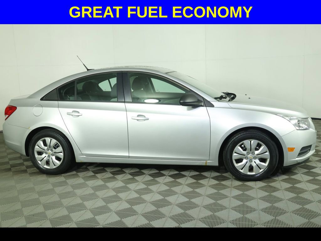 Used 2014 Chevrolet Cruze LS FWD image 2