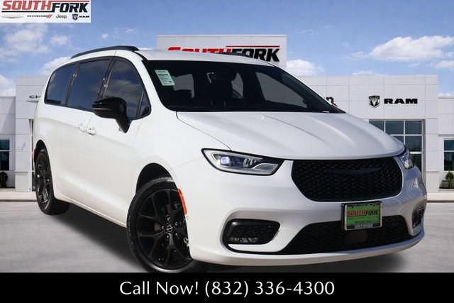 New 2026 Chrysler Pacifica Select w/ S Appearance Package