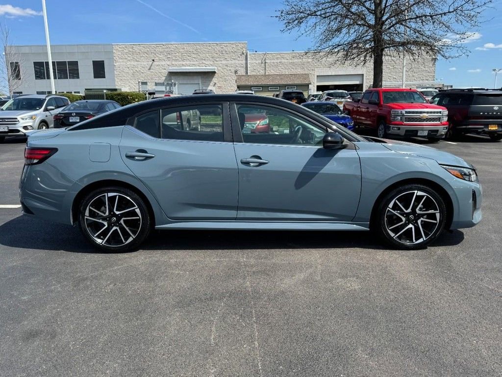 Used 2025 Nissan Sentra SR image 2