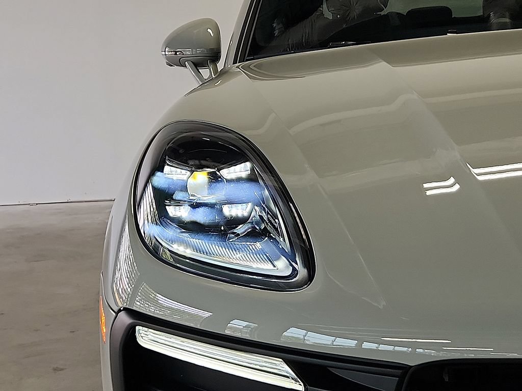 New 2026 Porsche Macan AWD/4WD image 9