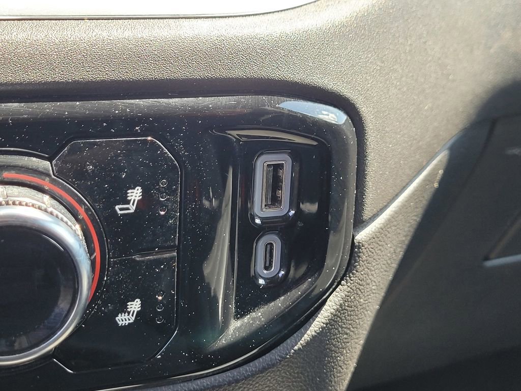 Used 2025 GMC Sierra 1500 SLT AWD/4WD image 19