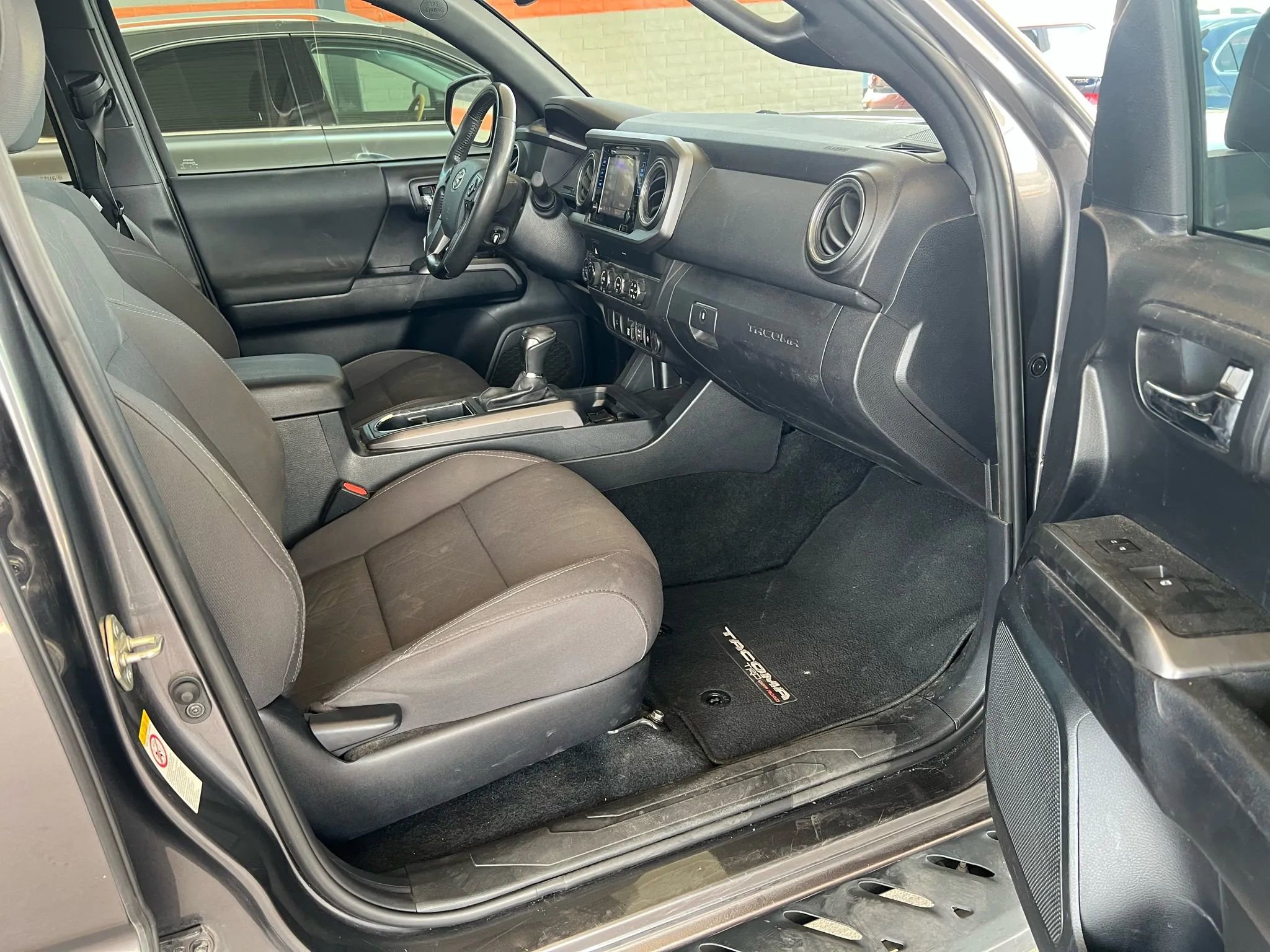 Used 2019 Toyota Tacoma TRD Off-Road image 23