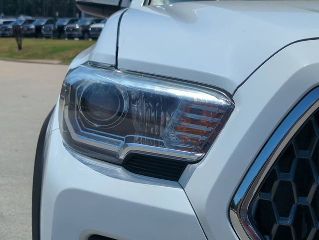 Used 2019 Toyota Tacoma TRD Off-Road w/ Technology Package AWD/4WD image 11