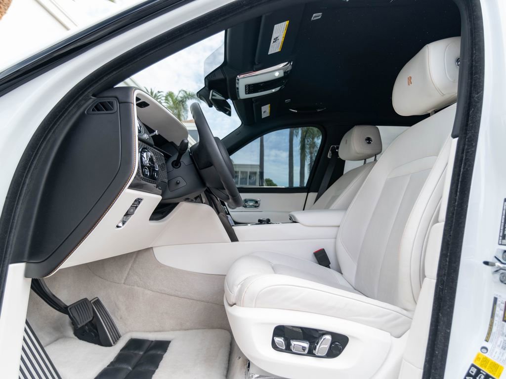 Used 2022 Rolls-Royce Cullinan Black Badge w/ Dark Exterior Package AWD/4WD image 23