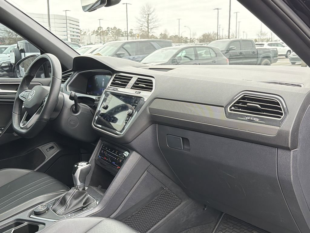 Used 2024 Volkswagen Tiguan SE R-Line image 19