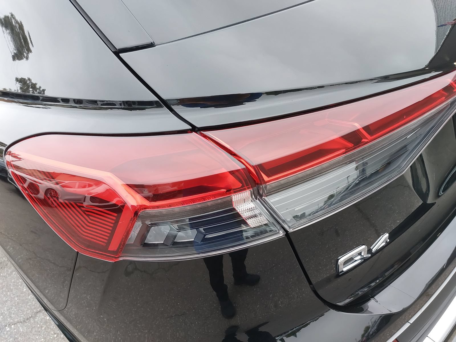 Certified 2023 Audi Q4 e-tron Premium Plus w/ Premium Plus AWD/4WD image 25