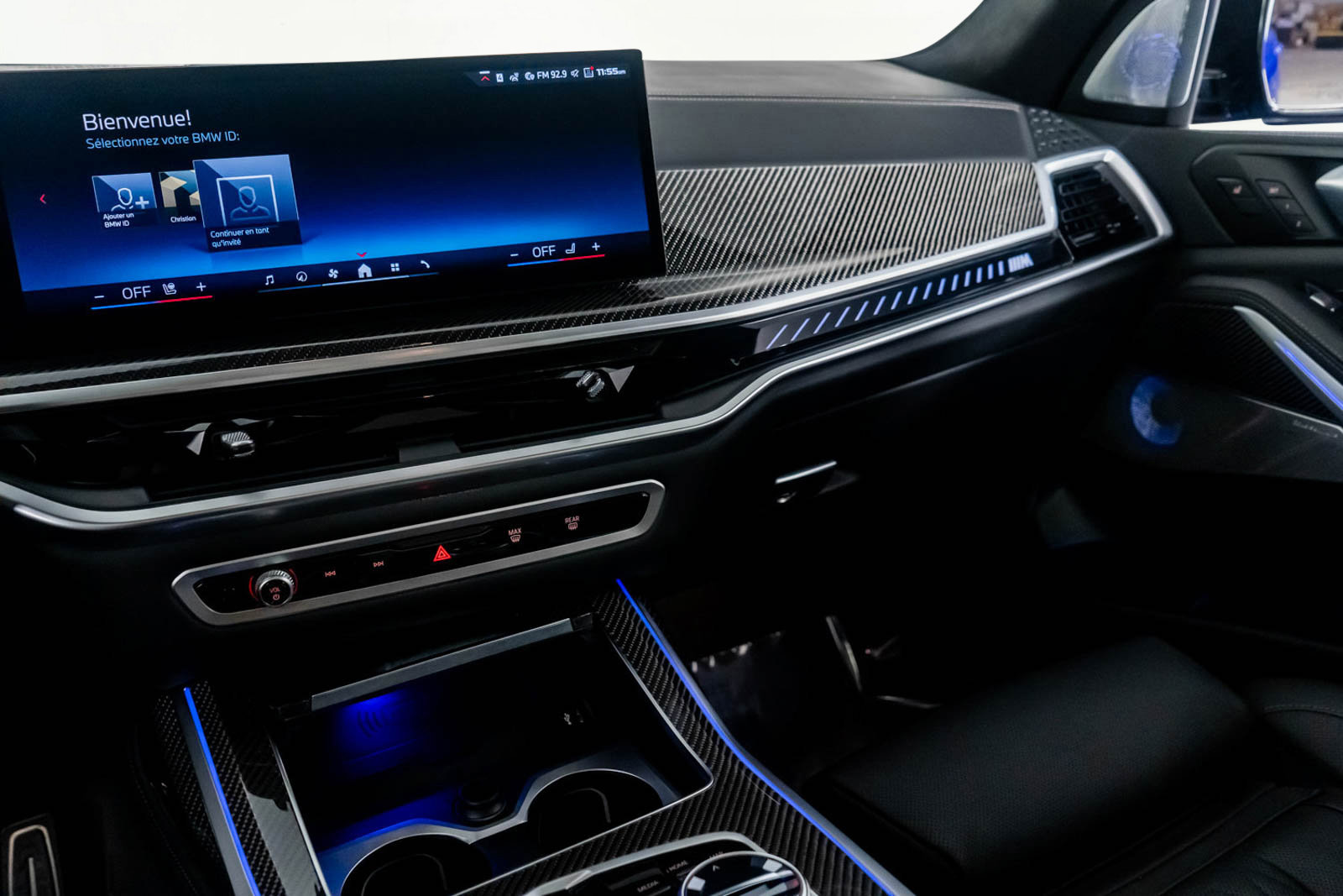 Used 2024 BMW X7 M60i w/ Premium Package image 38