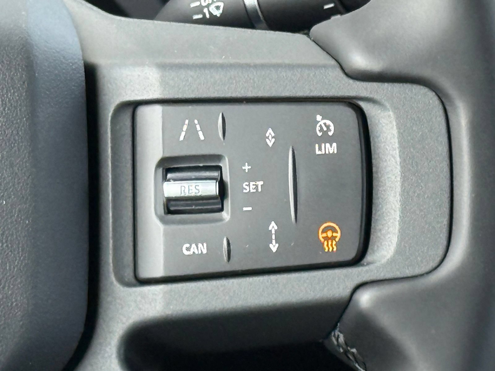 New 2025 Land Rover Defender 110 X-Dynamic SE AWD/4WD image 34