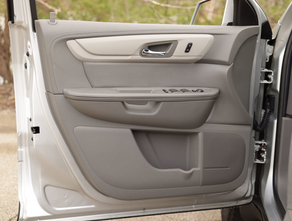 Used 2017 Chevrolet Traverse LT image 21