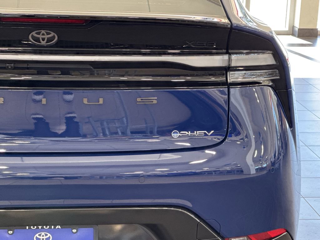 New 2026 Toyota Prius Plug-In Hybrid FWD image 17