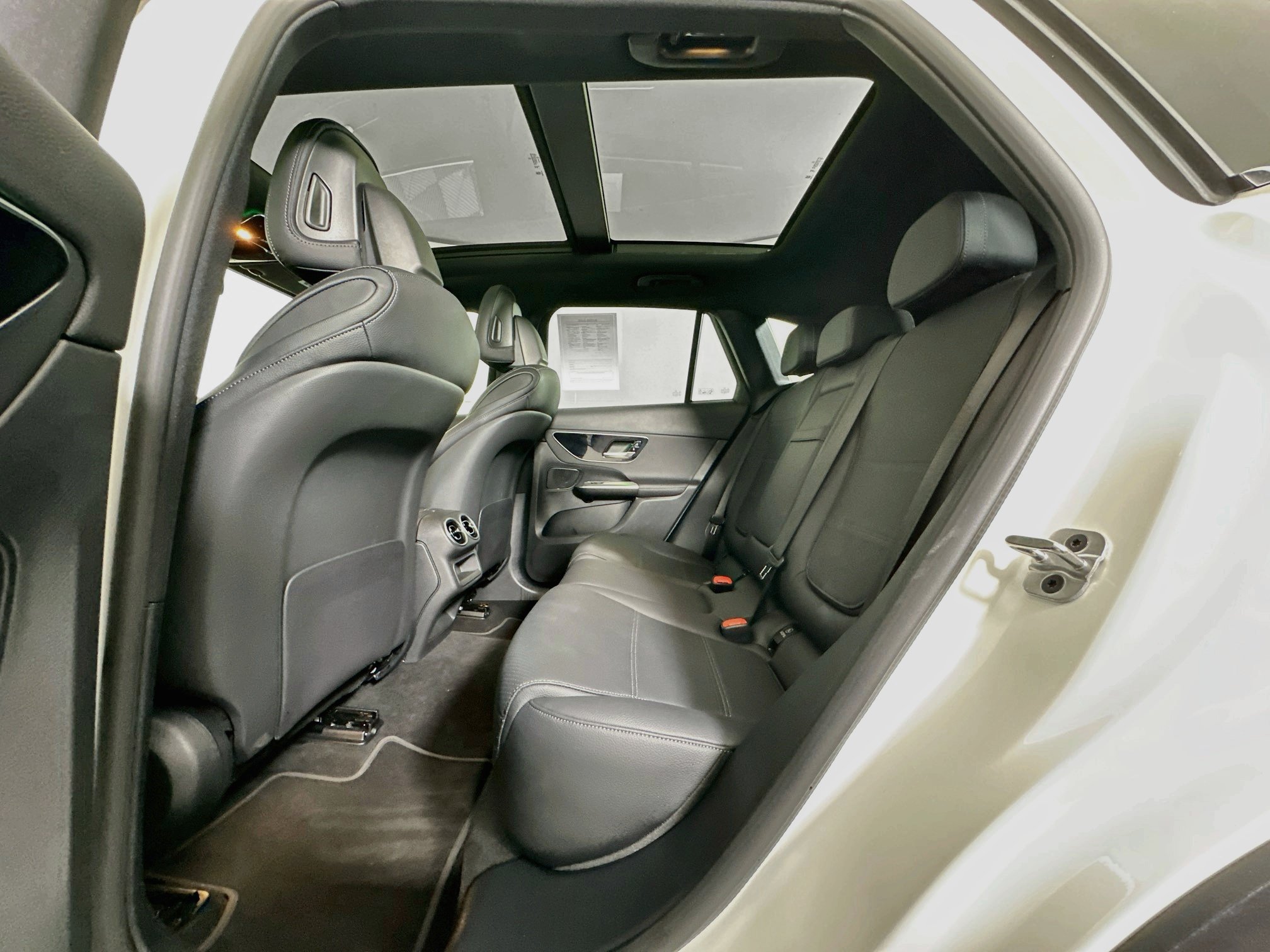 Used 2026 Mercedes-Benz GLC 300 image 29