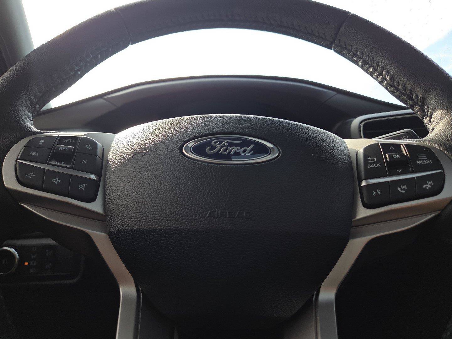 Used 2024 Ford Explorer XLT w/ Equipment Group 202A AWD/4WD image 23