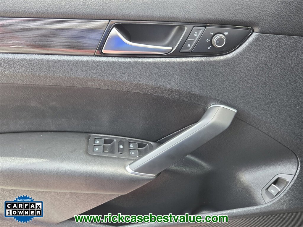 Used 2022 Volkswagen Passat 2.0T R-Line image 33