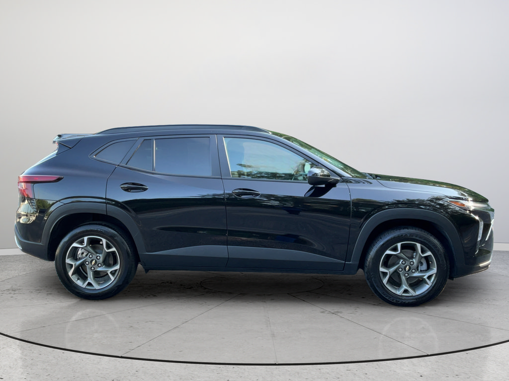 Certified 2025 Chevrolet Trax LT FWD image 6