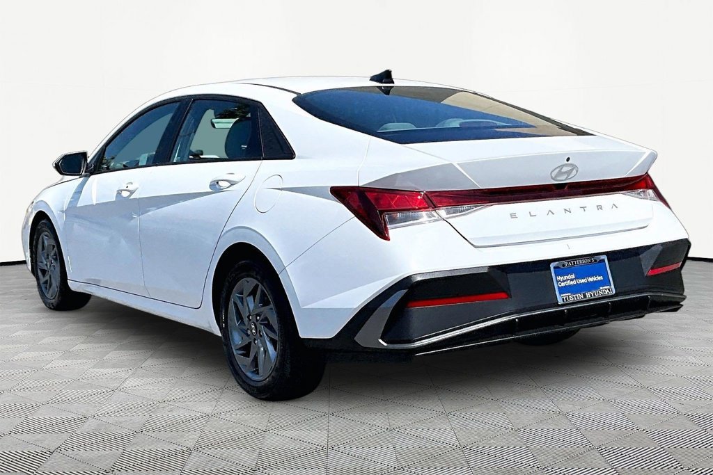 Certified 2024 Hyundai Elantra SEL FWD image 7