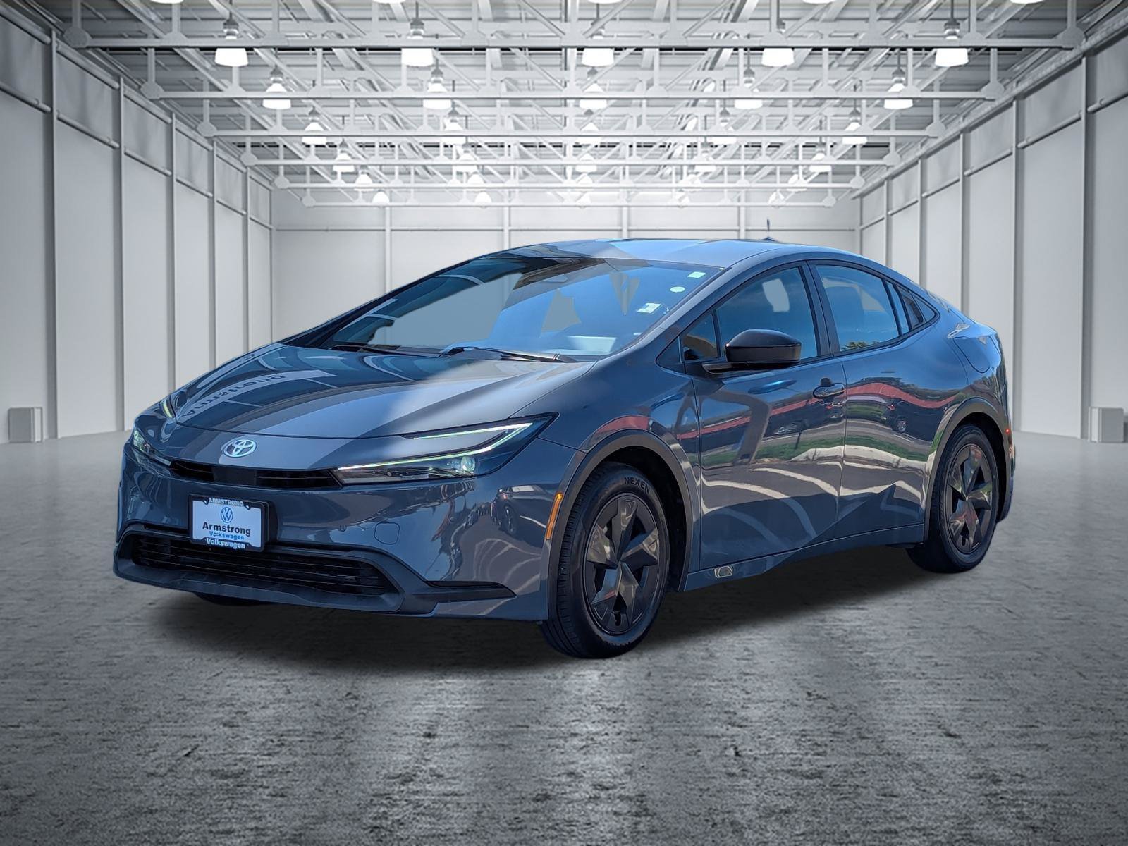 Used 2025 Toyota Prius LE FWD image 9