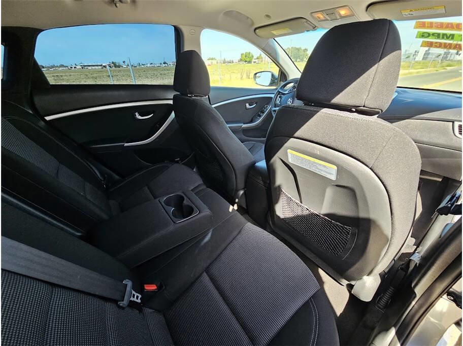 Used 2016 Hyundai Elantra GT FWD image 17