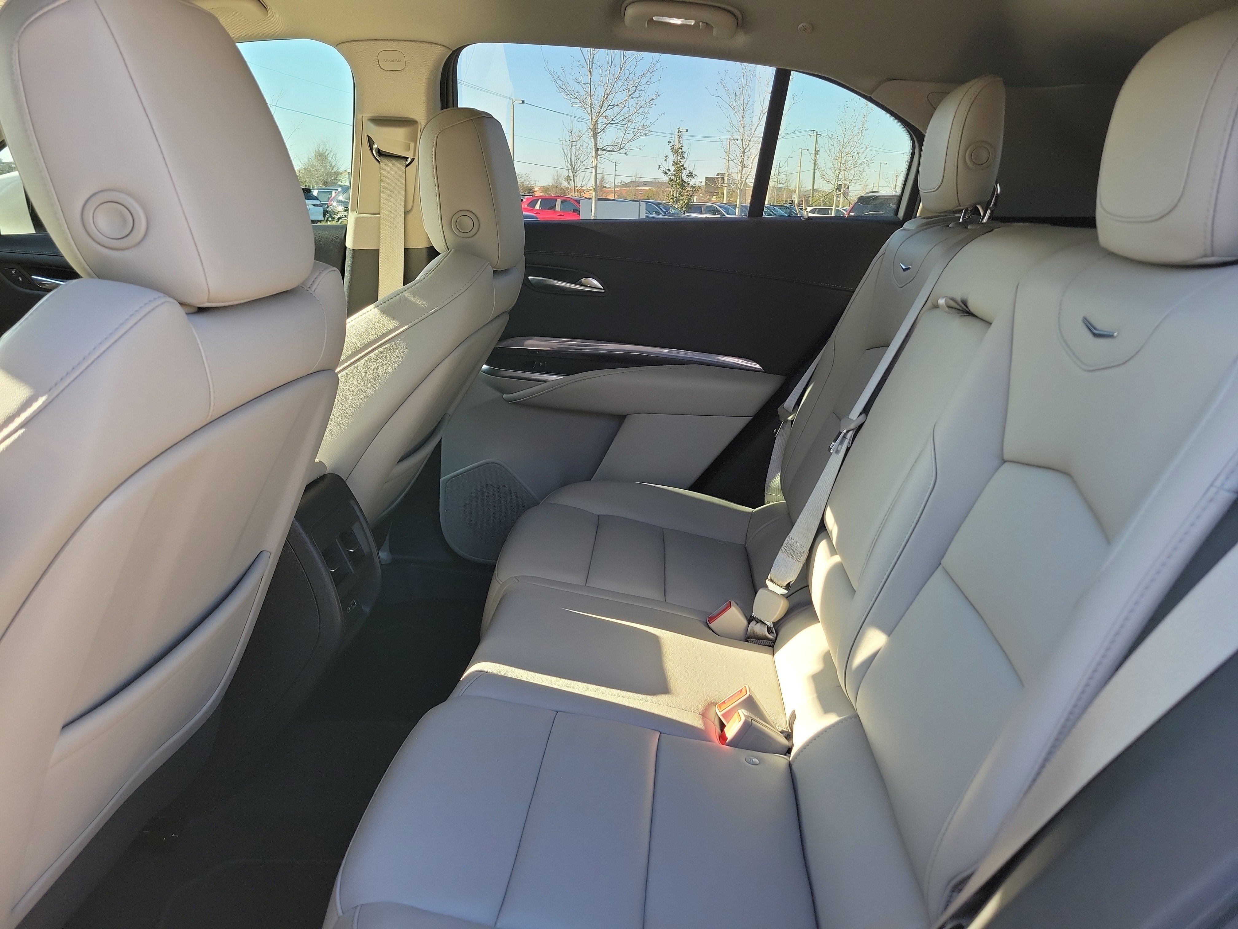 Used 2021 Cadillac XT4 Luxury w/ Driver Awareness Package image 16