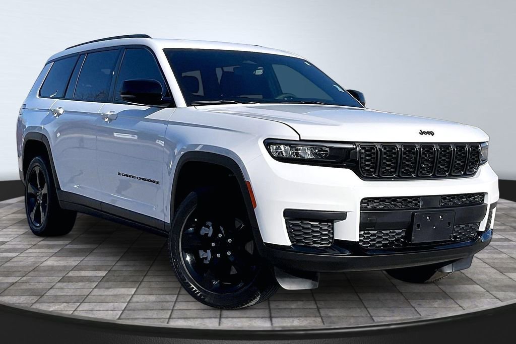 Used 2025 Jeep Grand Cherokee L Altitude image 12