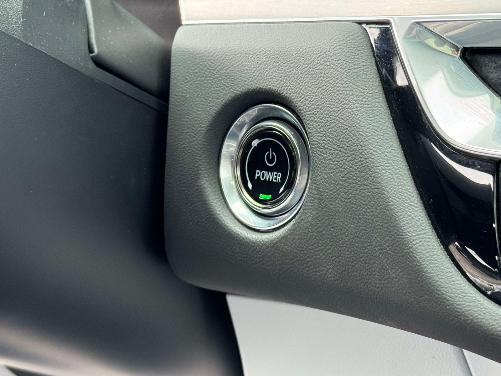 Certified 2024 Cadillac Lyriq Luxury AWD/4WD image 6