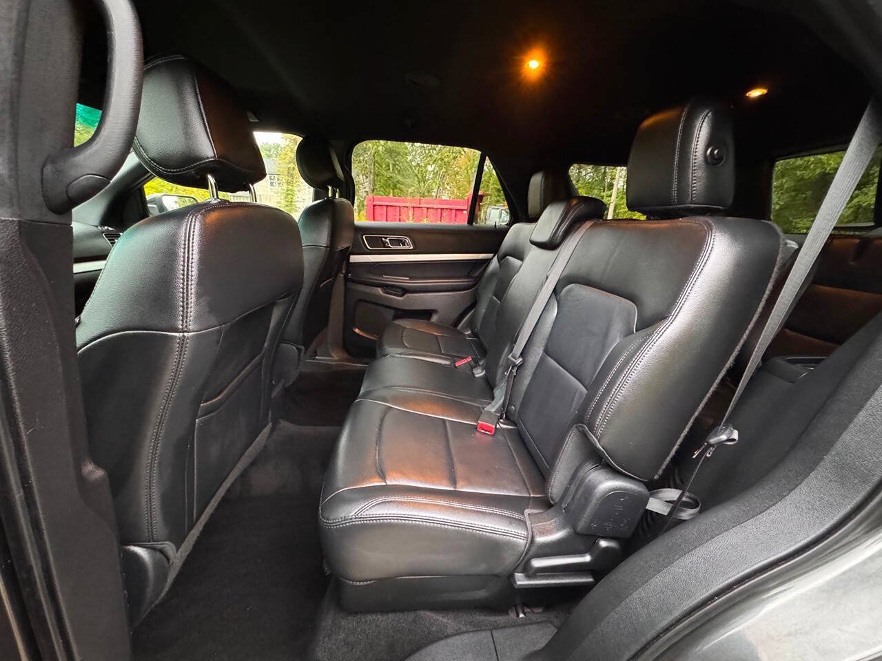 Used 2016 Ford Explorer XLT w/ Equipment Group 202A AWD/4WD image 12