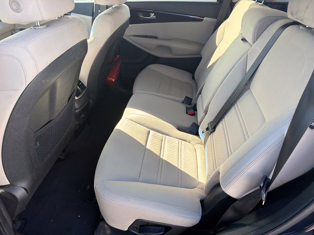 Used 2019 Kia Sorento FWD V6 image 10