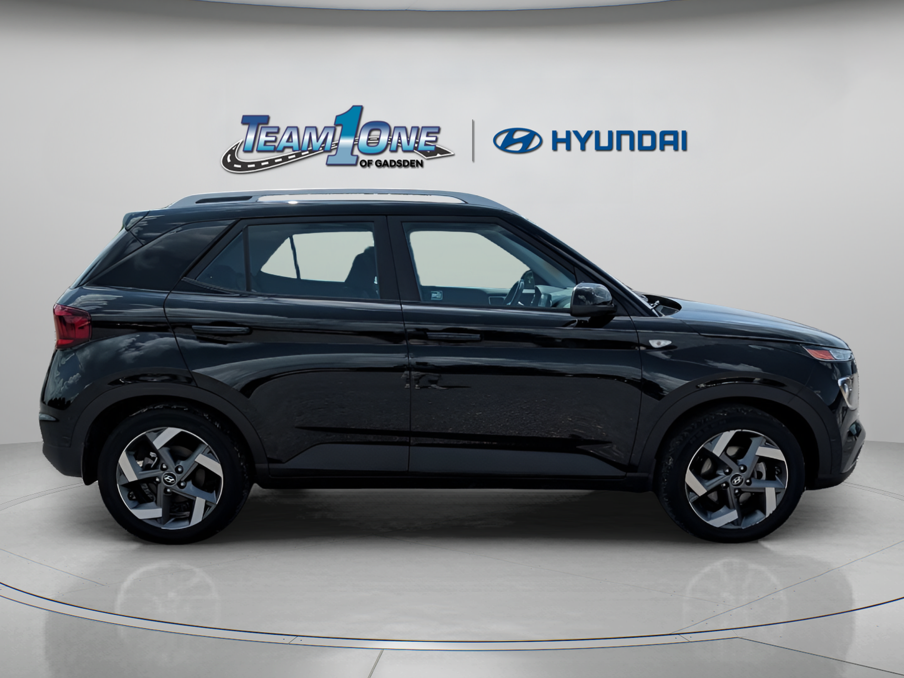 Used 2021 Hyundai Venue SEL FWD image 9