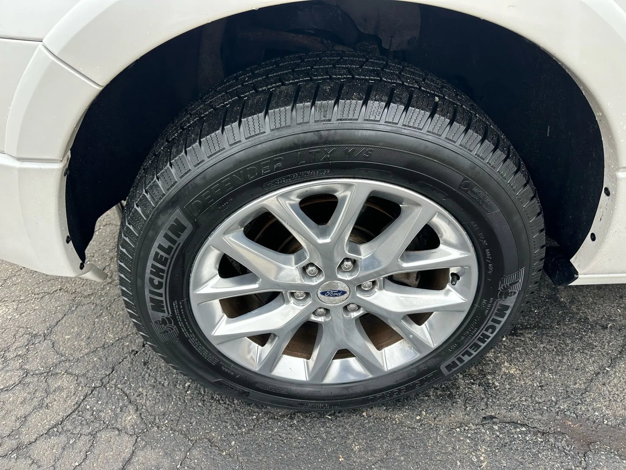 Used 2016 Ford Expedition Limited w/ Equipment Group 301A AWD/4WD image 9