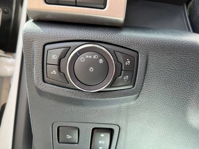 Used 2022 Ford F250 Platinum w/ FX4 Off-Road Package AWD/4WD image 29