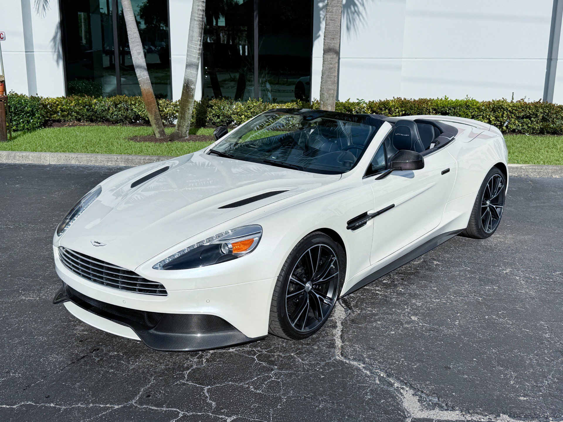 Used 2014 Aston Martin Vanquish Volante RWD image 4
