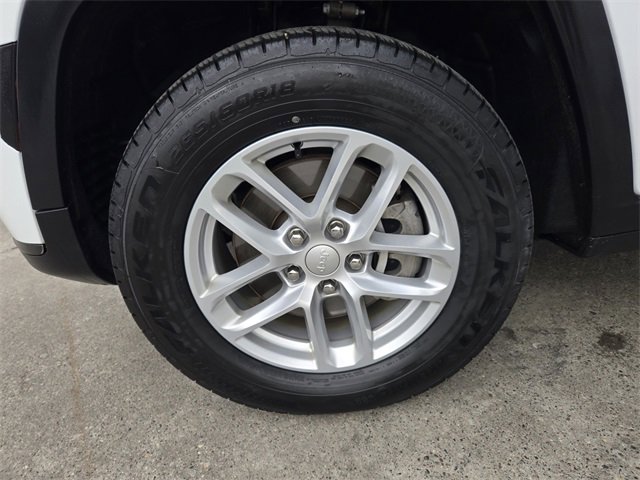 Used 2023 Jeep Grand Cherokee L Laredo image 7