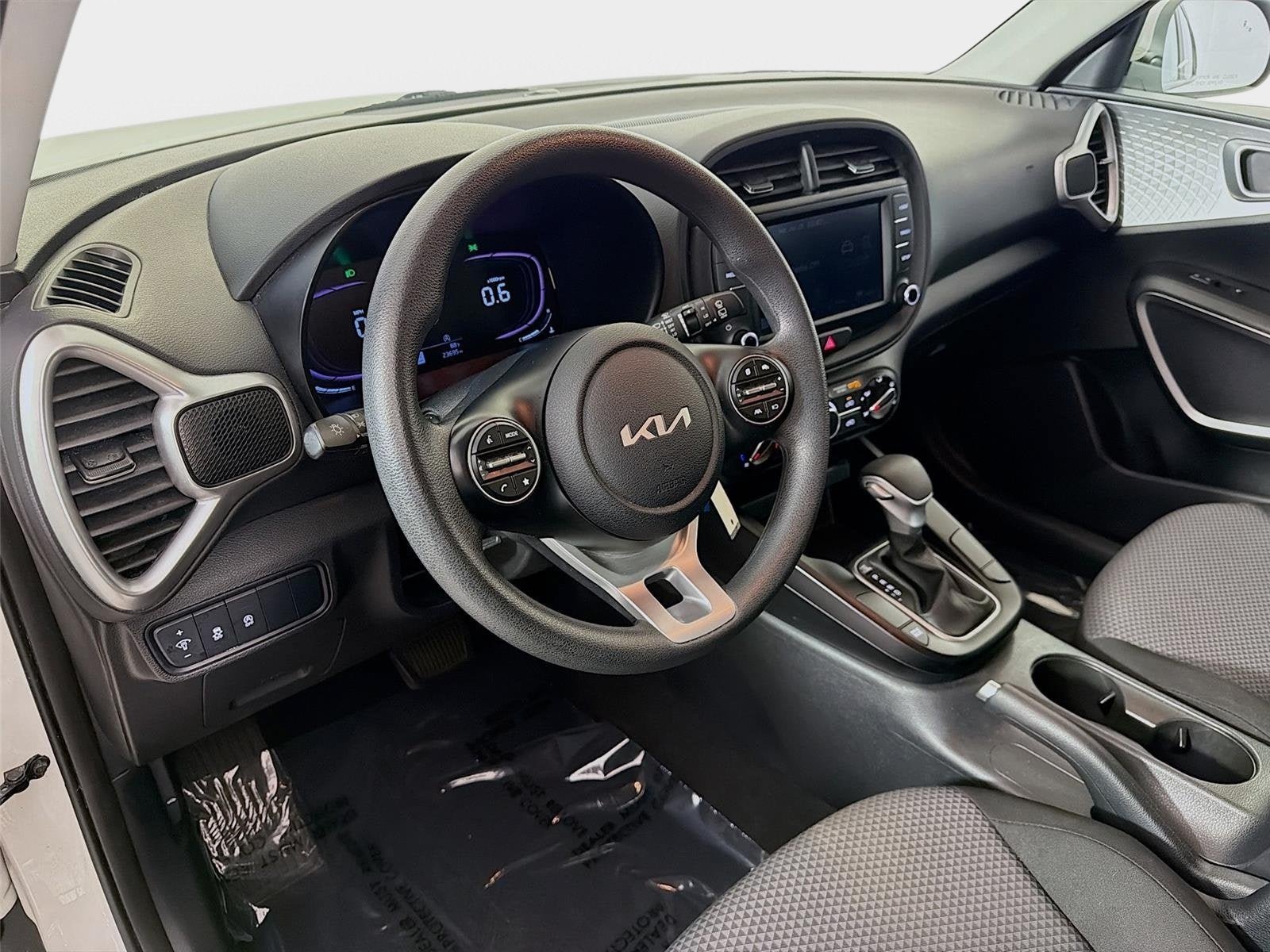 Certified 2023 Kia Soul LX w/ LX Technology Package FWD image 9
