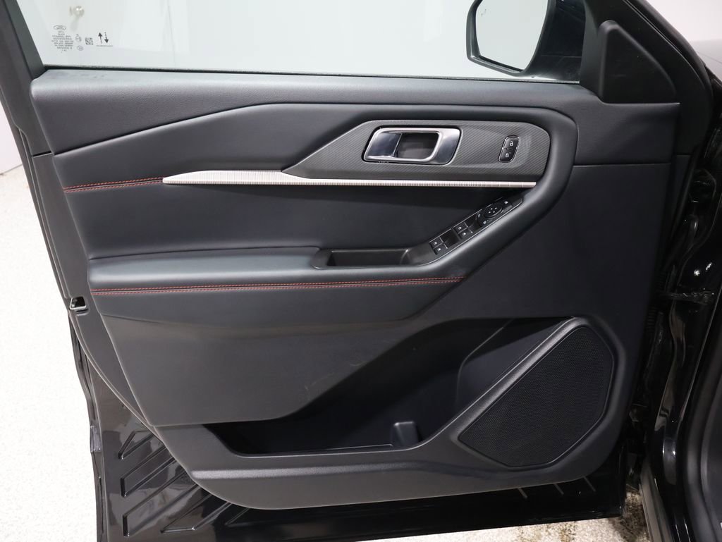 Used 2025 Ford Explorer ST-Line w/ ST-Line Street Pack image 12