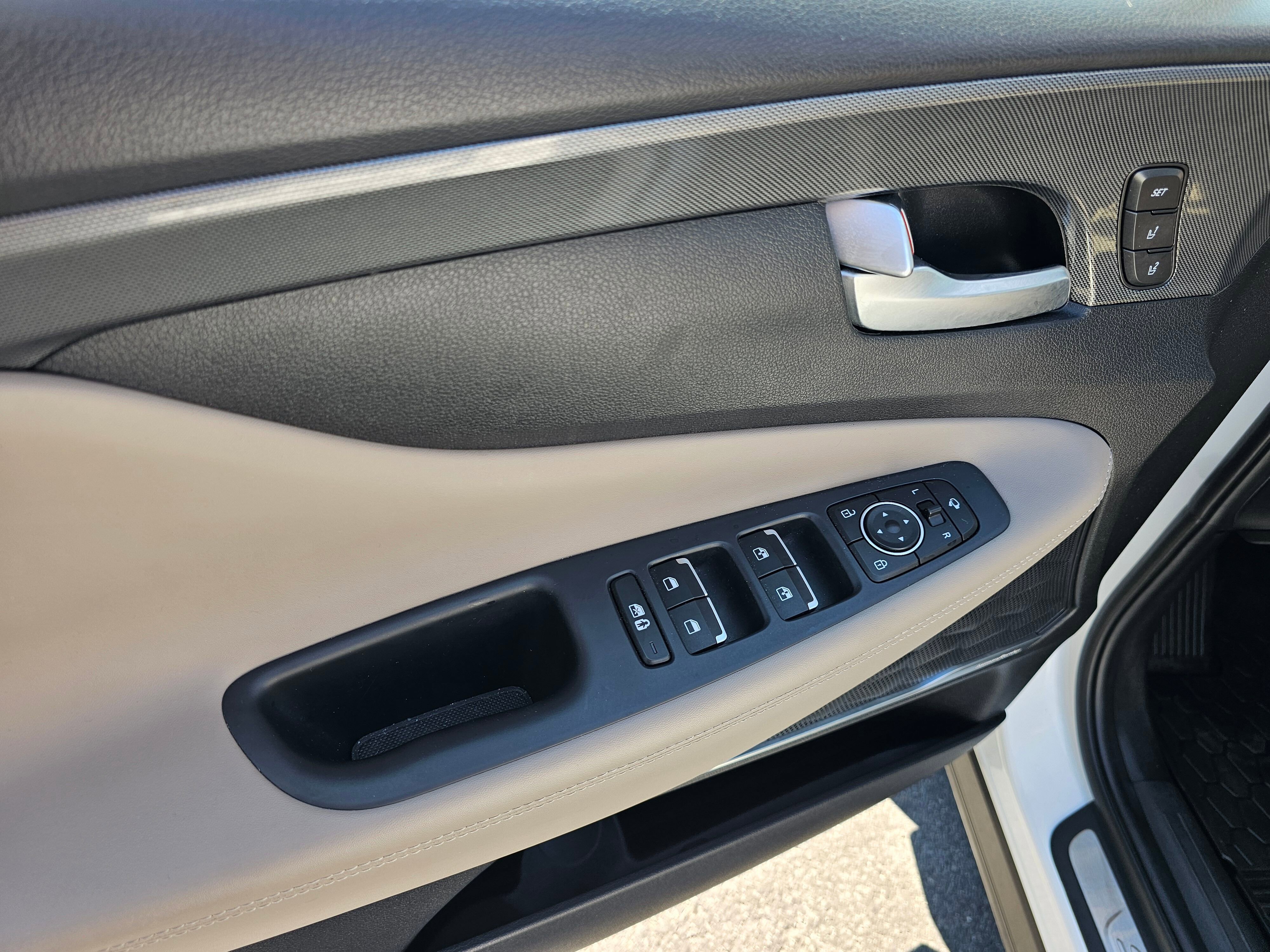 Used 2023 Hyundai Santa Fe Limited AWD/4WD image 20
