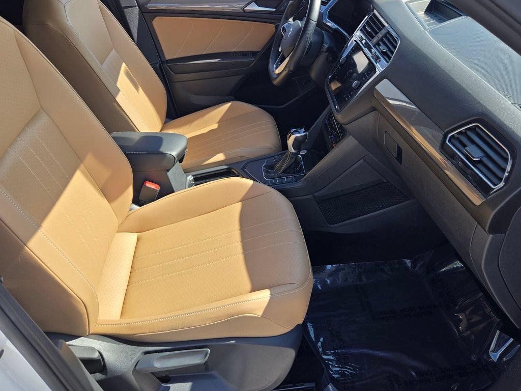 Certified 2024 Volkswagen Tiguan SE R-Line FWD image 21