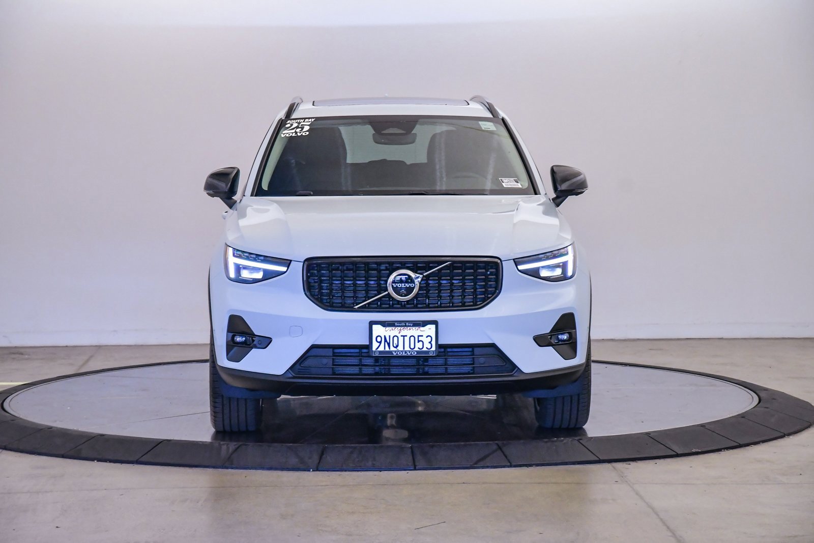 Used 2025 Volvo XC40 B5 Ultra w/ Climate Package image 6