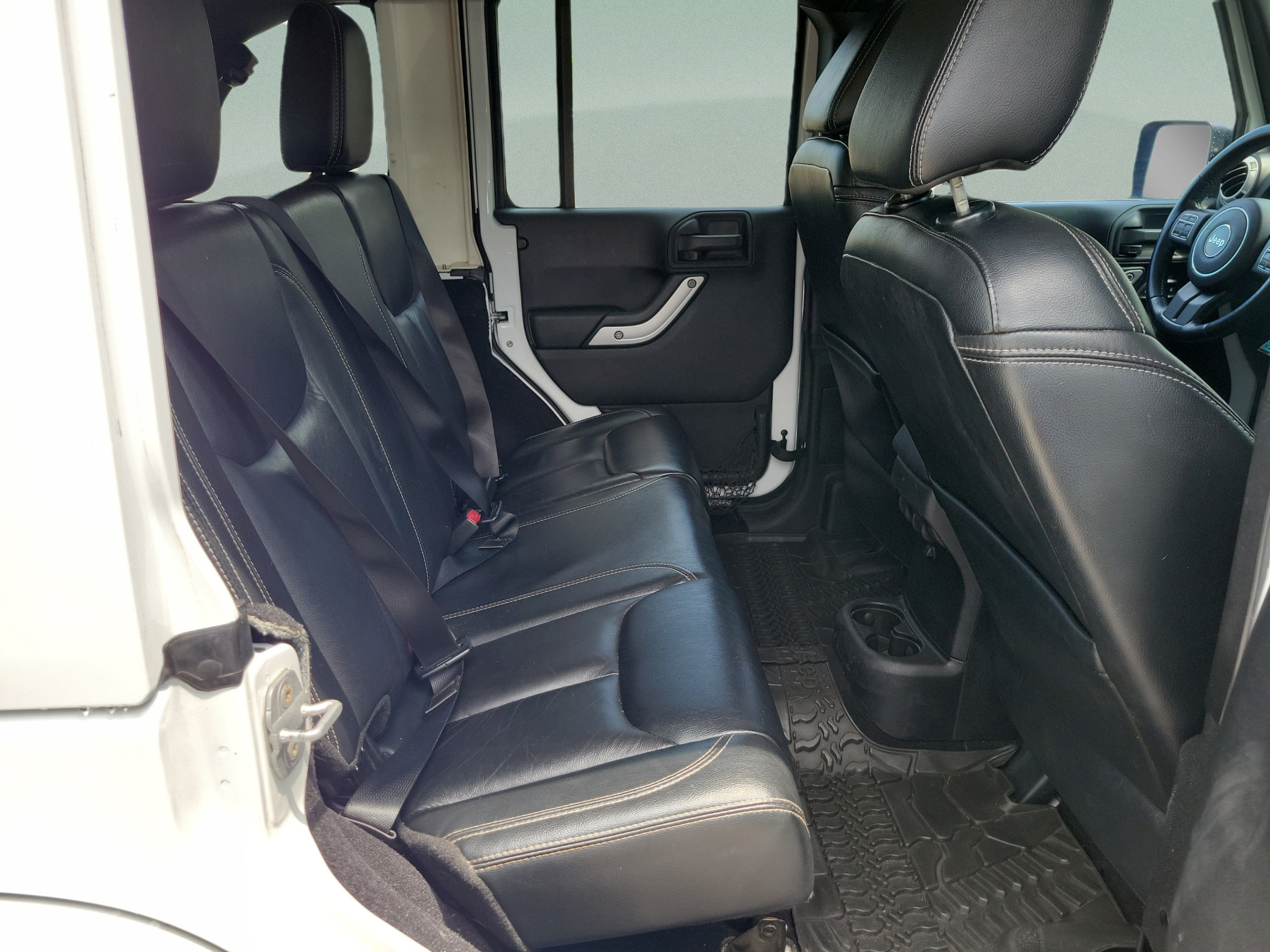 Used 2014 Jeep Wrangler Unlimited Rubicon w/ Connectivity Group AWD/4WD image 10