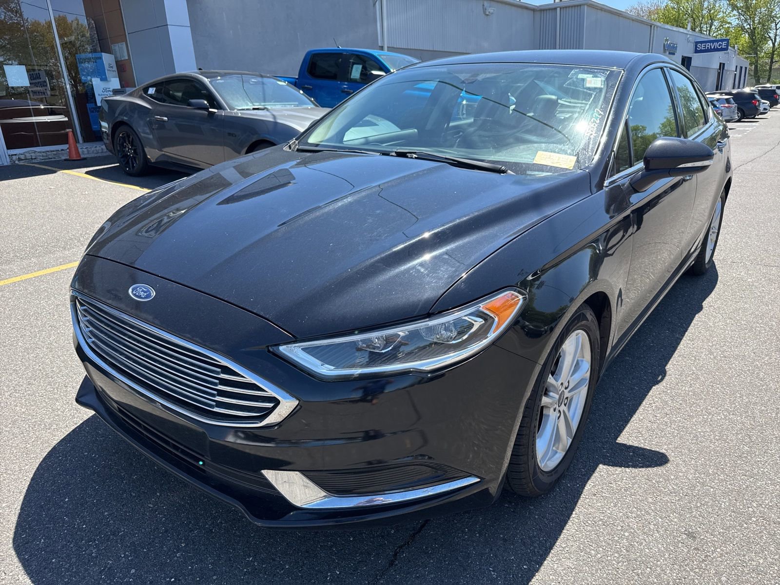 Used 2018 Ford Fusion SE w/ Fusion SE Technology Package FWD image 1