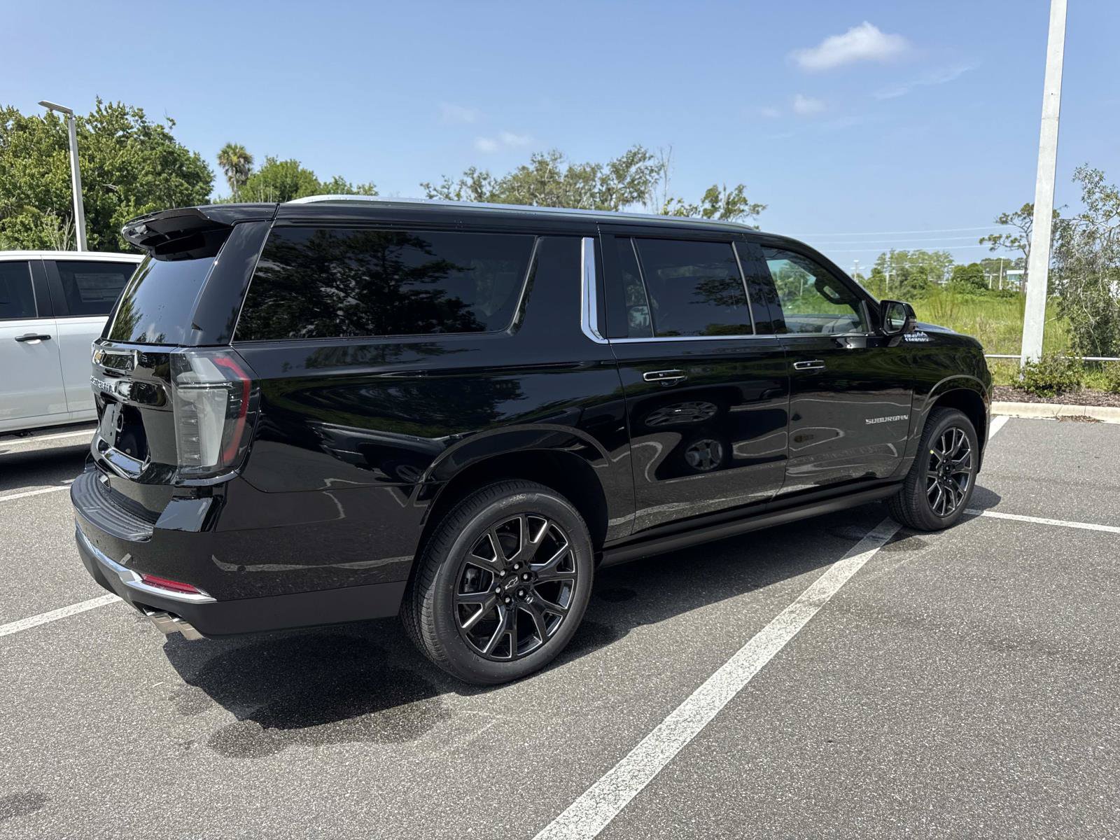 New 2026 Chevrolet Suburban High Country AWD/4WD image 3