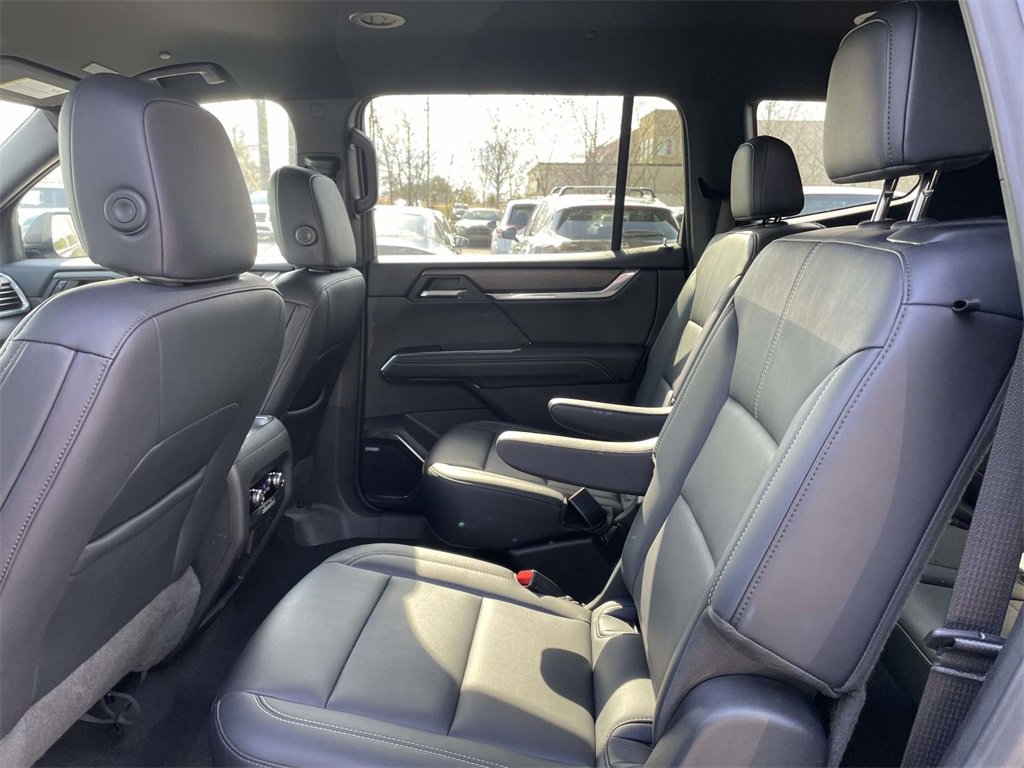 Used 2024 GMC Acadia Elevation image 13