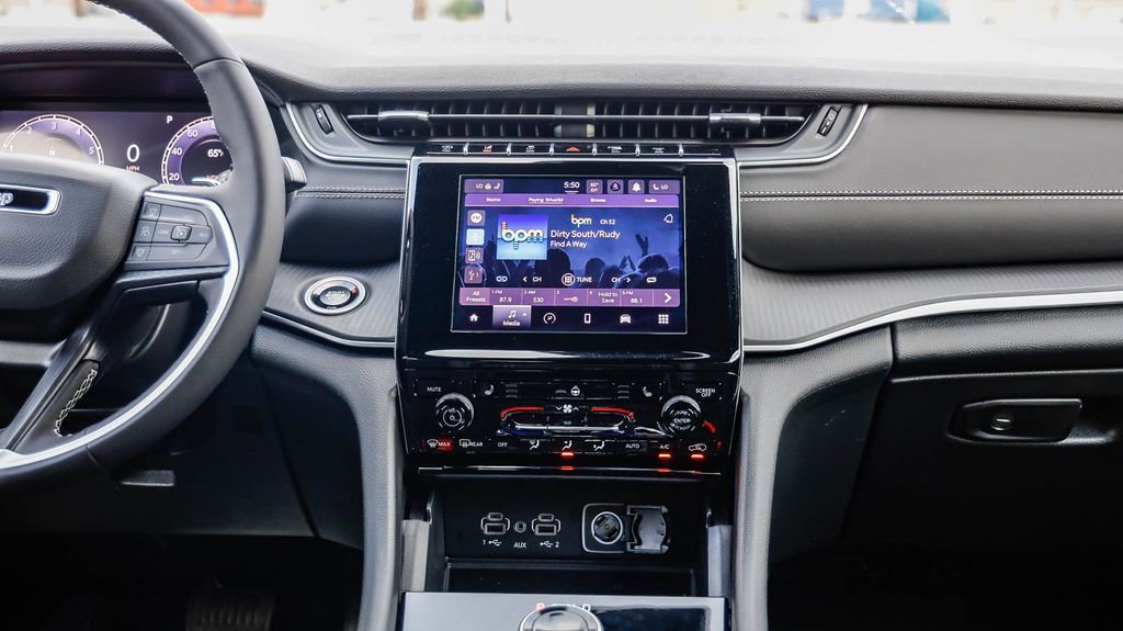 New 2025 Jeep Grand Cherokee L Altitude image 14