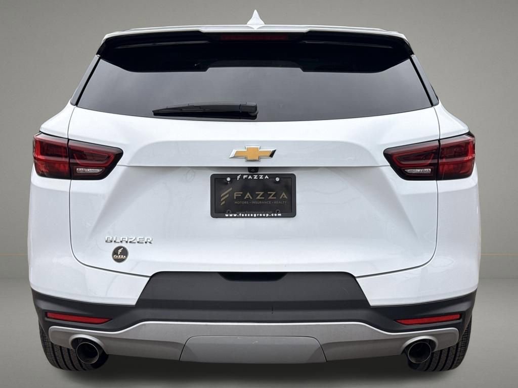 Used 2025 Chevrolet Blazer LT FWD image 4