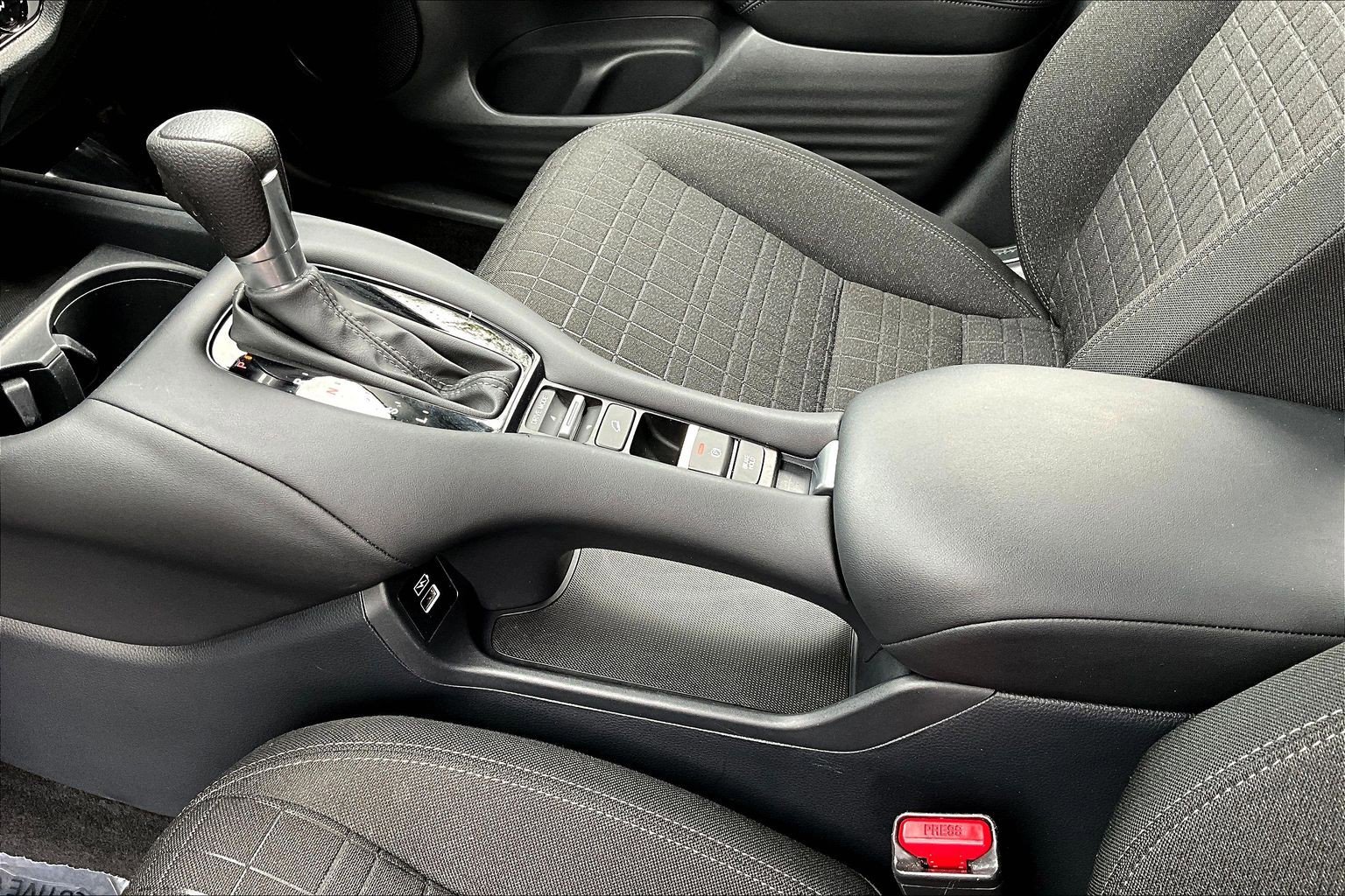 Used 2023 Honda HR-V LX image 19