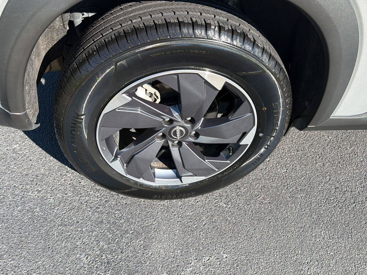Used 2024 Nissan Rogue SV FWD image 38